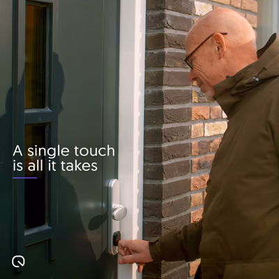 LOQED-TOUCH-SMART-LOCK-BLACK - lifestyle