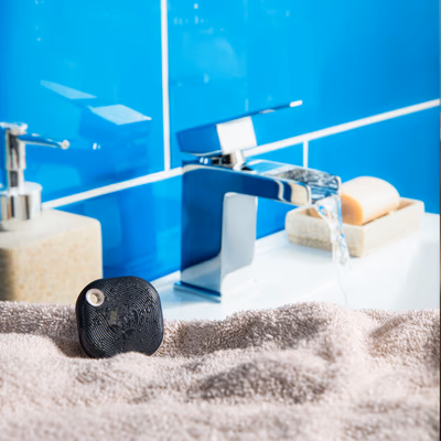 SHELLY-BLU-BUTTON-TOUGH-1-ZB-BLACK - lifestyle