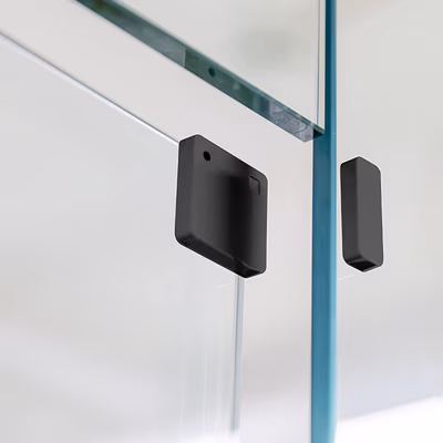 Shelly BLU Door/Window Negru - senzor Bluetooth deschidere usa/fereastra cu unghi si lux - lifestyle