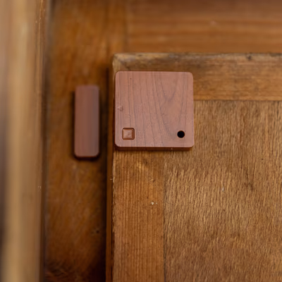 Shelly BLU Door/Window ZB maro - senzor Zigbee deschidere usa si fereastra - lifestyle