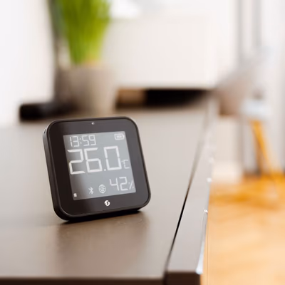 Shelly BLU H&T Display ZB Black senzor temperatura umiditate Zigbee cu afisaj E-Paper - lifestyle