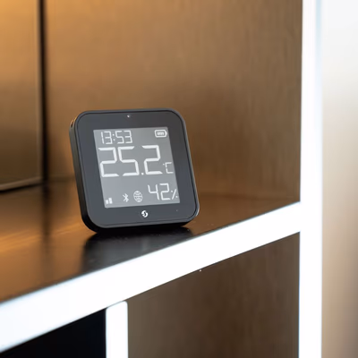 Shelly BLU H&T Display ZB Black senzor temperatura umiditate Zigbee cu afisaj E-Paper - lifestyle