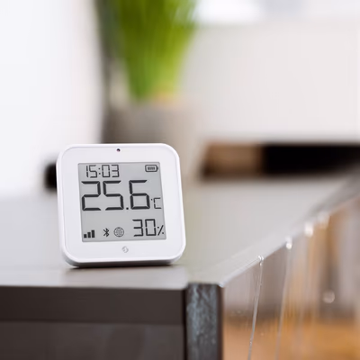 SHELLY-BLU-HT-DISPLAY-ZB-WHITE - lifestyle