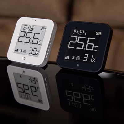 SHELLY-BLU-HT-DISPLAY-ZB-WHITE - lifestyle