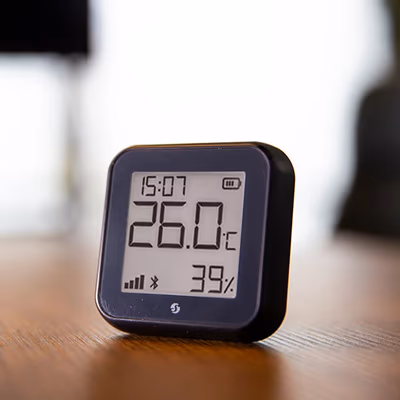 Shelly H&T Gen3 Matte Black — senzor Wi-Fi temperatură și umiditate cu e-ink - lifestyle