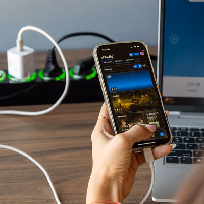 Shelly Power Strip 4 Gen4 Negru - prelungitor smart 4 prize cu masurare - lifestyle