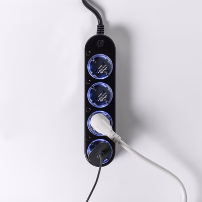 Shelly Power Strip 4 Gen4 Negru - prelungitor smart 4 prize cu masurare - lifestyle