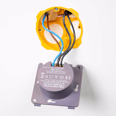 Shelly 2-Output Power Base pentru Wall Display i-series - lifestyle