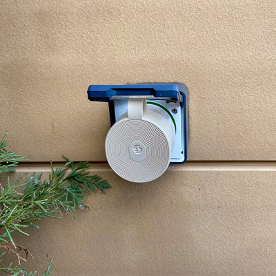 Shelly Wave Outdoor Plug S LR — priza Z-Wave de exterior IP44 cu masurare - lifestyle